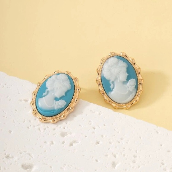 2/$30🌵 Baroque Victorian Blue Cameo Woman Gold Gilded Earrings NEW Stud Jewelry - Picture 3 of 7